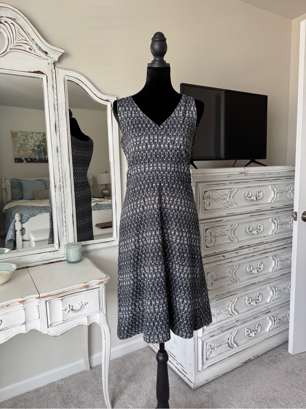 Eddie Bauer Black & Gray Sleeveless V-Neck Knit A-Line Dress